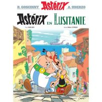 Couverture de la bande dessinée "Astérix en Lusitanie" (Tome 41). On y voit Astérix, Obélix et Idéfix marchant joyeusement dans une ruelle ensoleillée d'un village antique aux façades colorées, avec une vue sur la mer et une galère romaine à l'horizon.