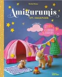 Couverture du livre Amigurumis en vacances d’Émilie Penou, présentant des figurines amigurumis au crochet sur le thème de l’été et des vacances, avec animaux et accessoires colorés.