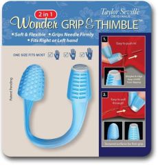 Packaging du produit "2 in 1 Wonder Grip & Thimble" de Taylor Seville Originals. Ce dé à coudre et protège-doigt bleu en silicone flexible est conçu pour s'adapter à toutes les tailles de doigts et faciliter les travaux de couture. Achat sur Divertistore.