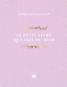Couverture du "Petit livre qui fait du bien : 252 messages pour illuminer votre année" aux éditions Hachette Pratique. L'illustration à l'encre et aquarelle montre une femme rayonnante s'envolant dans un ciel bleu turquoise et or rempli de cœurs, d'étoile