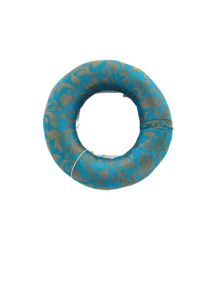 Coussin rond de 15 cm pour bol chantant tibétain, tissu brocart bleu décoré de motifs dorés, support stable et décoratif pour méditation. Achat disponible produit sur DIvertistore